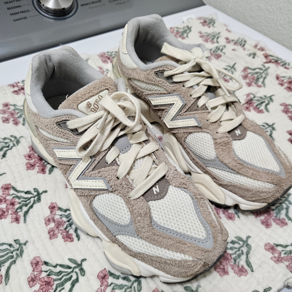 New Balance 9060 - Picture 2 of 8